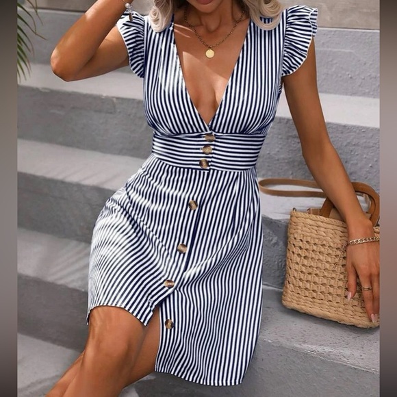 Boho plunging V neckline button detail dress - Picture 13 of 13